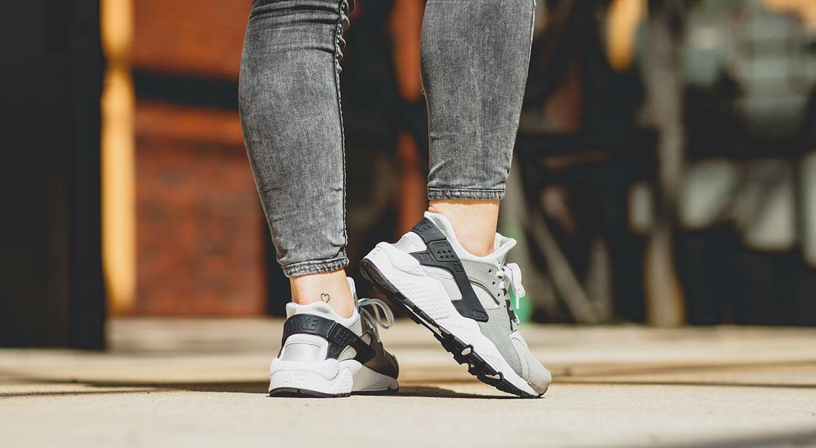 Nike Wmns Air Huarache Run 